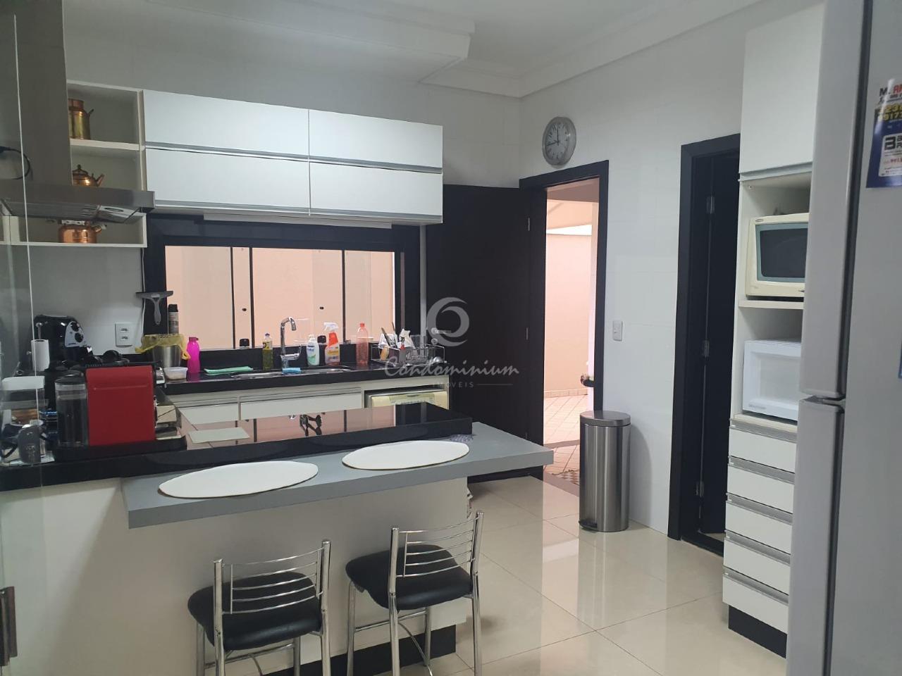 Casa de Condomínio com 4 quartos à venda, 323m² — foto 12 de 57