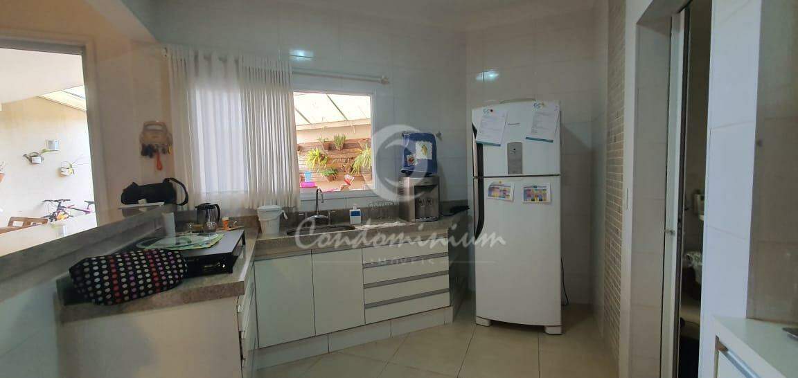 Casa de Condomínio com 3 quartos à venda, 220m² — foto 12 de 24