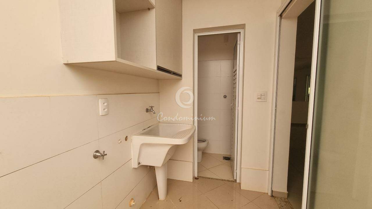 Casa de Condomínio com 3 quartos à venda, 235m² — foto 13 de 44
