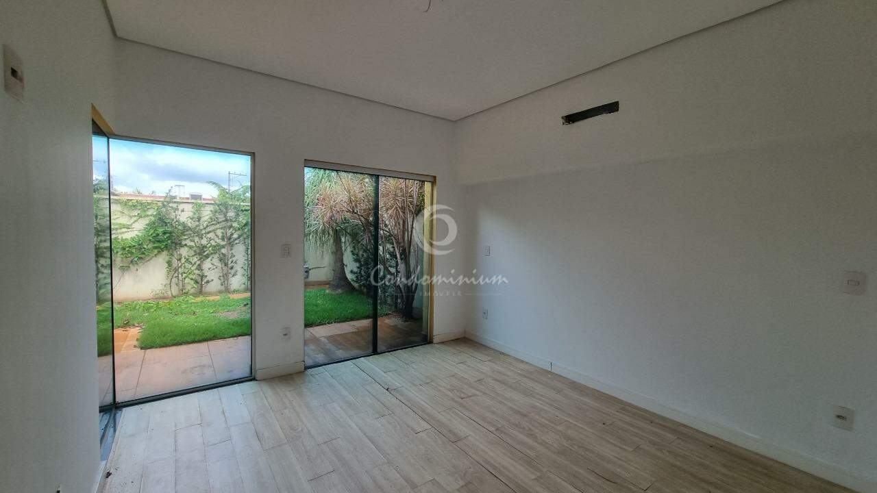 Casa de Condomínio com 3 quartos à venda, 235m² — foto 17 de 44