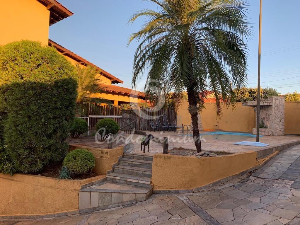 Casa com 5 quartos à venda, 334m² — foto 2 de 14