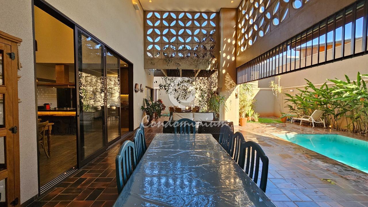Casa de Condomínio com 3 quartos à venda, 303m² — foto 16 de 52