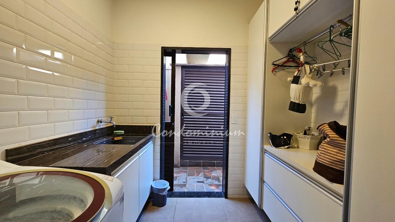 Casa de Condomínio com 3 quartos à venda, 303m² — foto 15 de 52