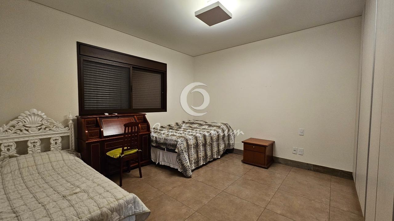 Casa de Condomínio com 3 quartos à venda, 303m² — foto 27 de 52