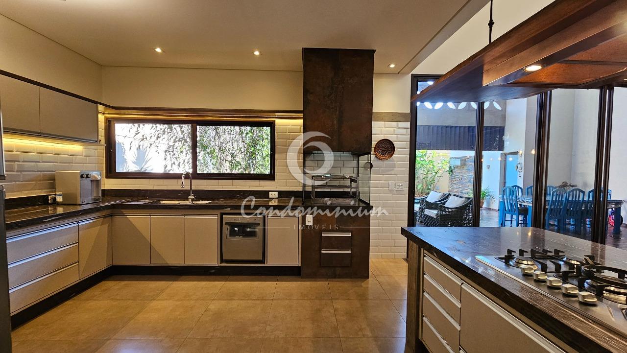 Casa de Condomínio com 3 quartos à venda, 303m² — foto 12 de 52