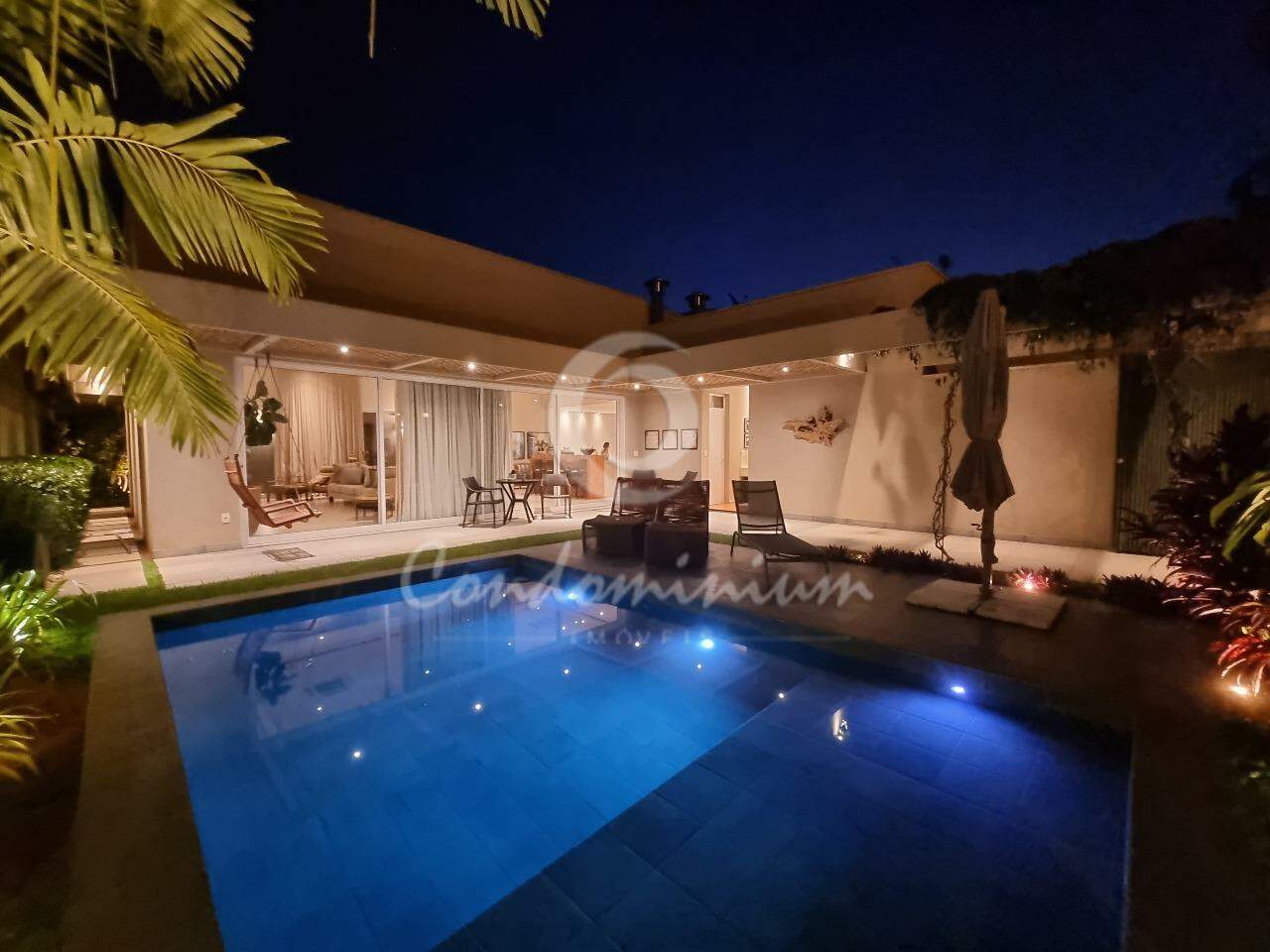 Casa de Condomínio com 5 quartos à venda, 441m² — foto 4 de 33