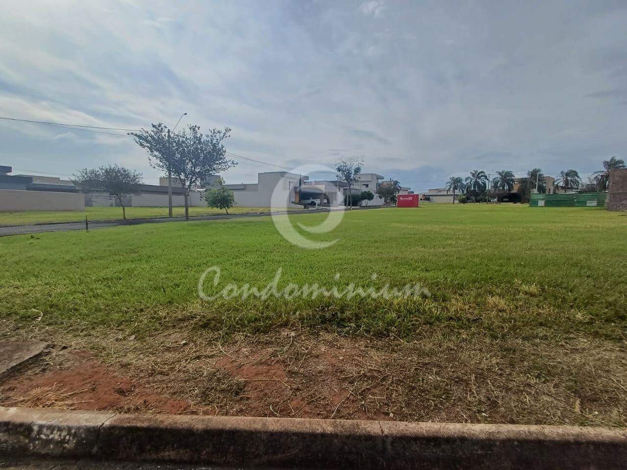 Terreno / Lote / Condomínio  à venda, 544m² — foto 1 de 11