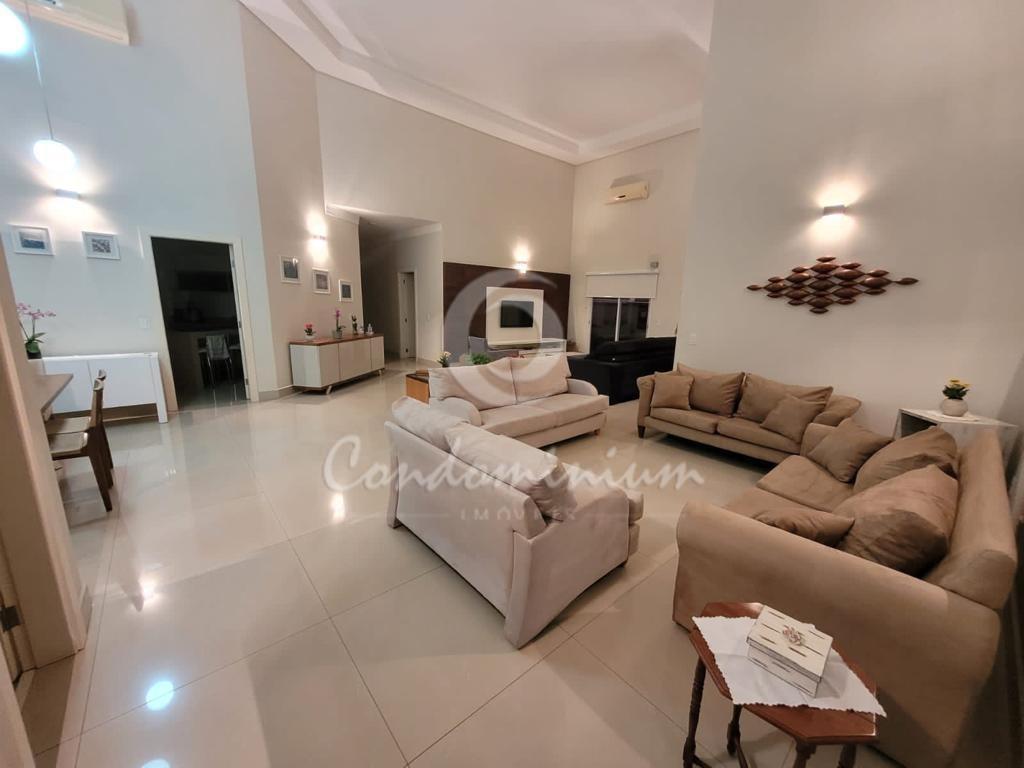Casa de Condomínio com 4 quartos à venda, 300m² — foto 1 de 32
