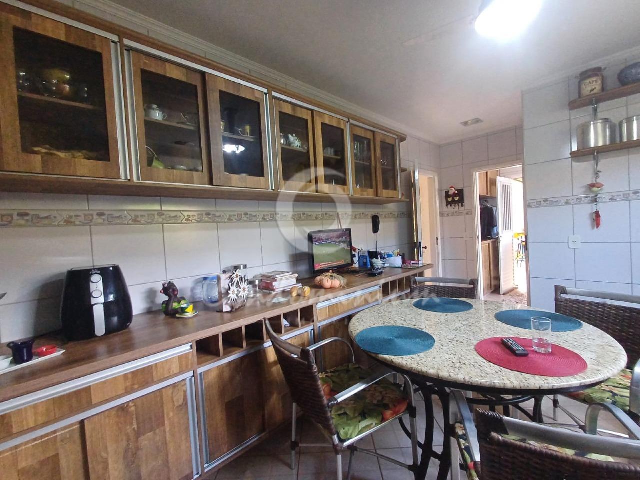 Casa de Condomínio com 3 quartos à venda, 240m² — foto 12 de 22