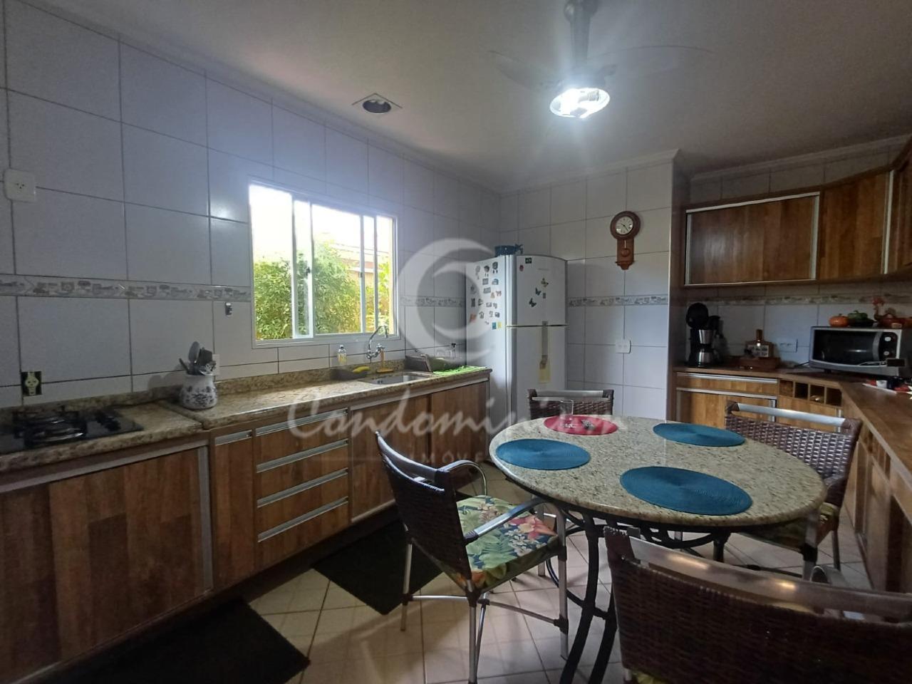 Casa de Condomínio com 3 quartos à venda, 240m² — foto 13 de 22