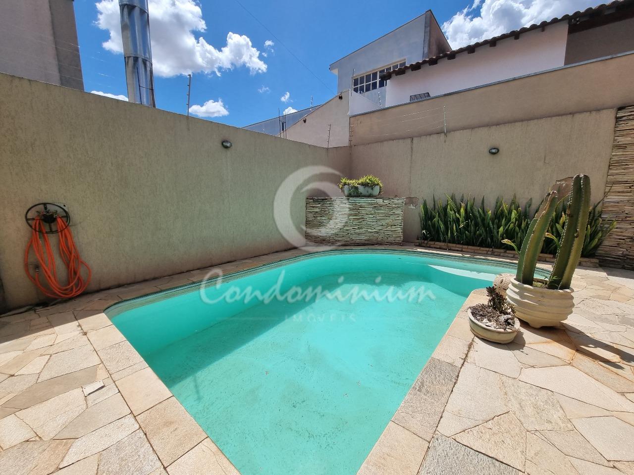 Casa com 3 quartos à venda, 250m² — foto 16 de 24