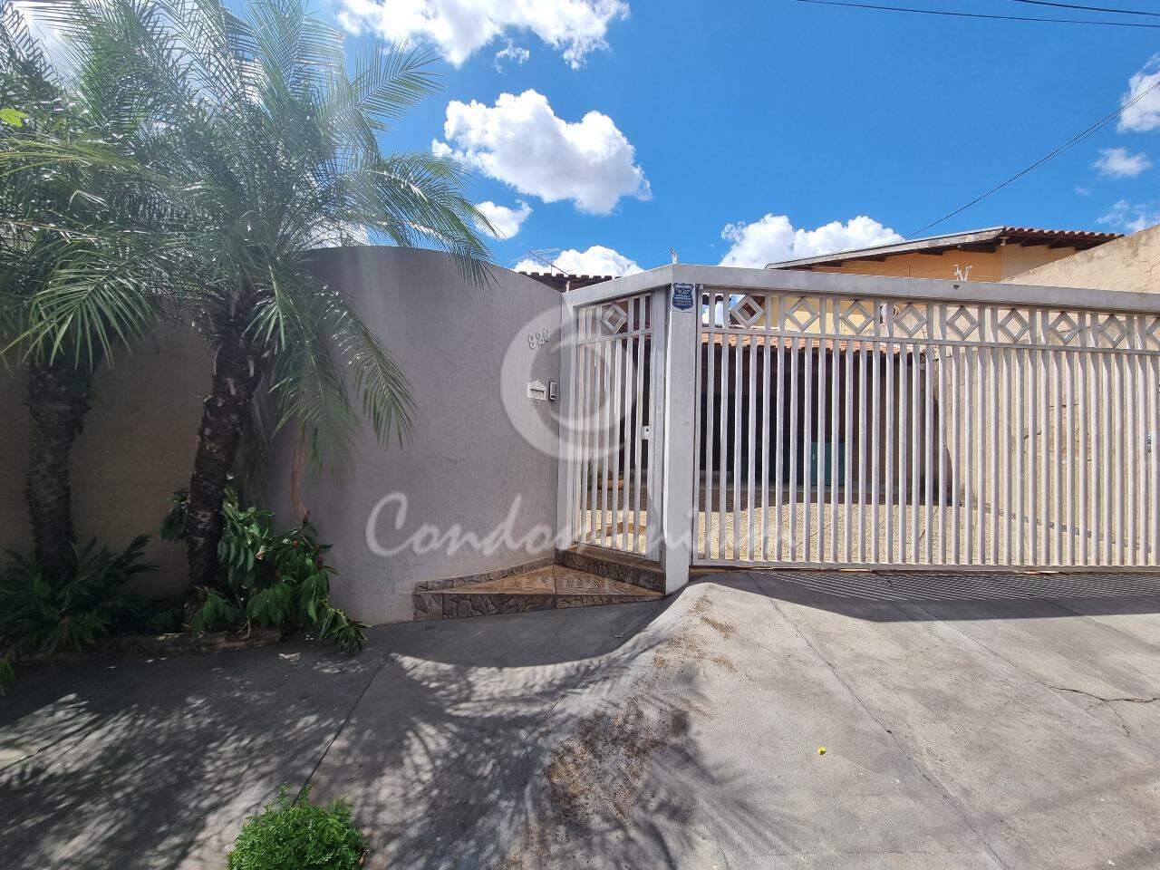 Casa com 3 quartos à venda, 250m² — foto 2 de 24
