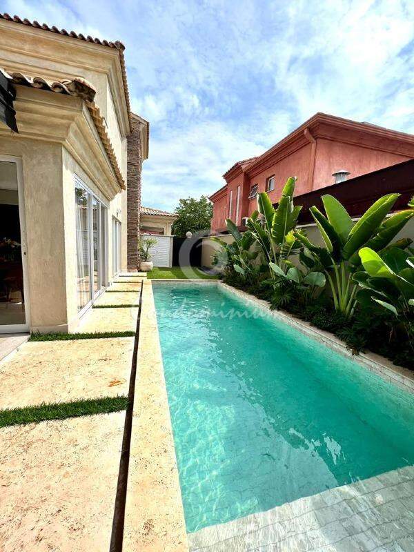 Casa de Condomínio com 3 quartos à venda, 255m² — foto 1 de 31