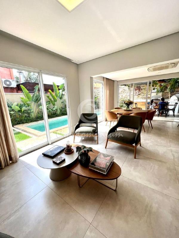 Casa de Condomínio com 3 quartos à venda, 255m² — foto 2 de 31