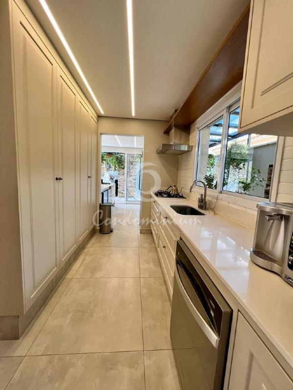 Casa de Condomínio com 3 quartos à venda, 255m² — foto 8 de 31