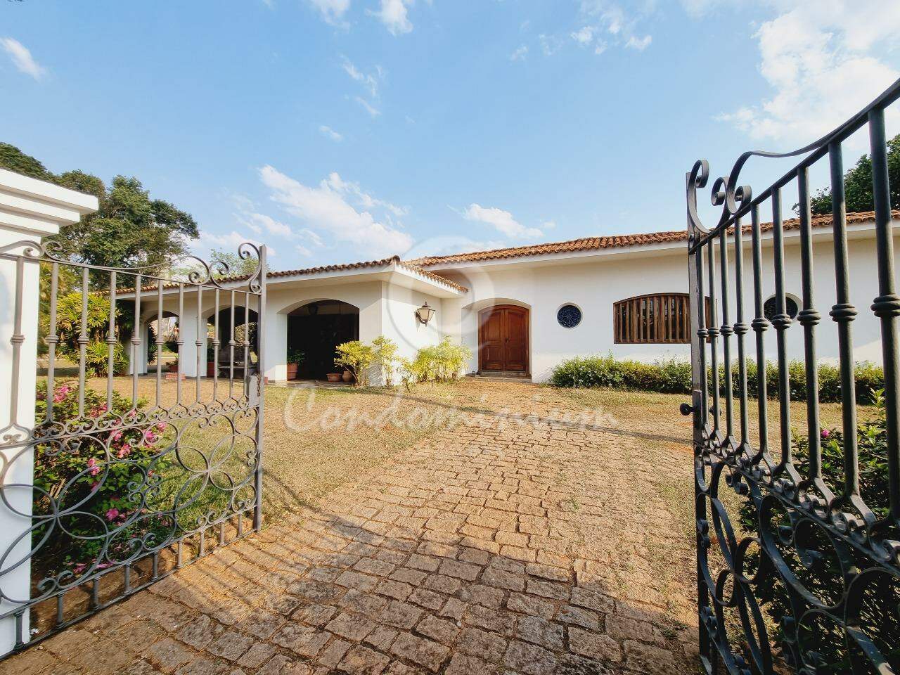 Casa de Condomínio com 4 quartos à venda, 670m² — foto 2 de 32