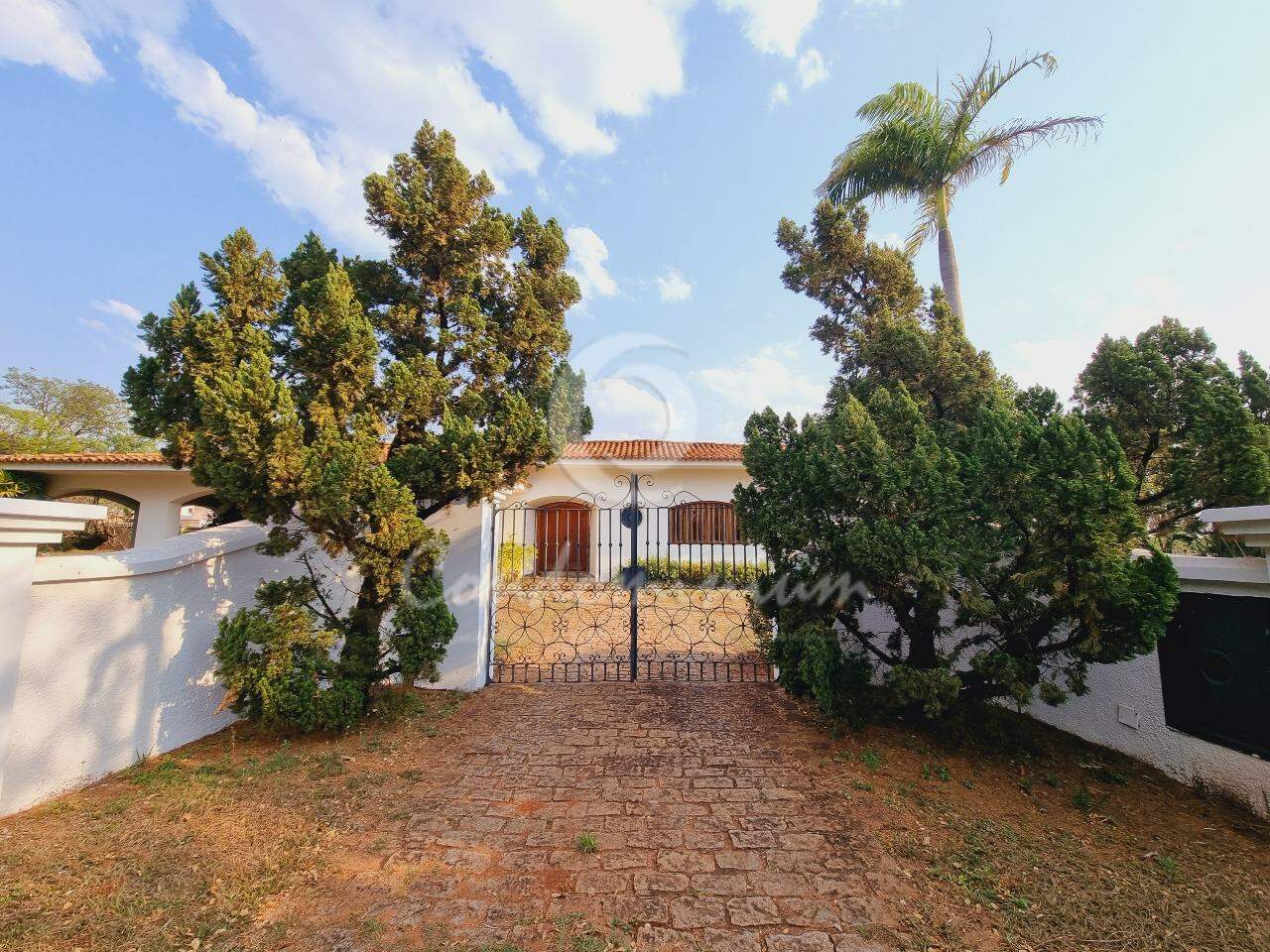 Casa de Condomínio com 4 quartos à venda, 670m² — foto 1 de 32