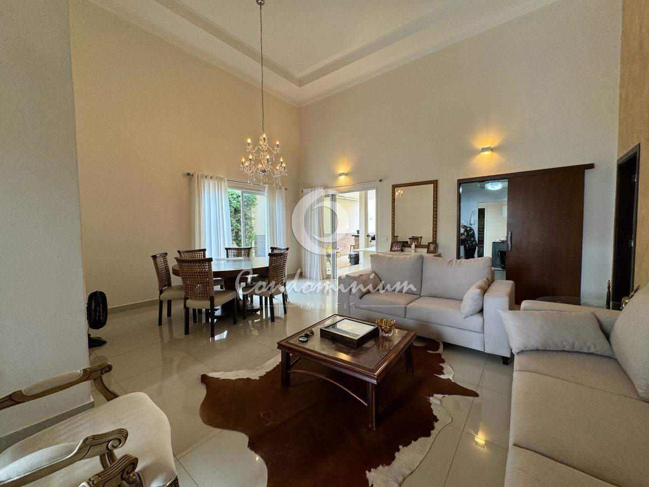 Casa de Condomínio com 3 quartos à venda, 240m² — foto 3 de 28