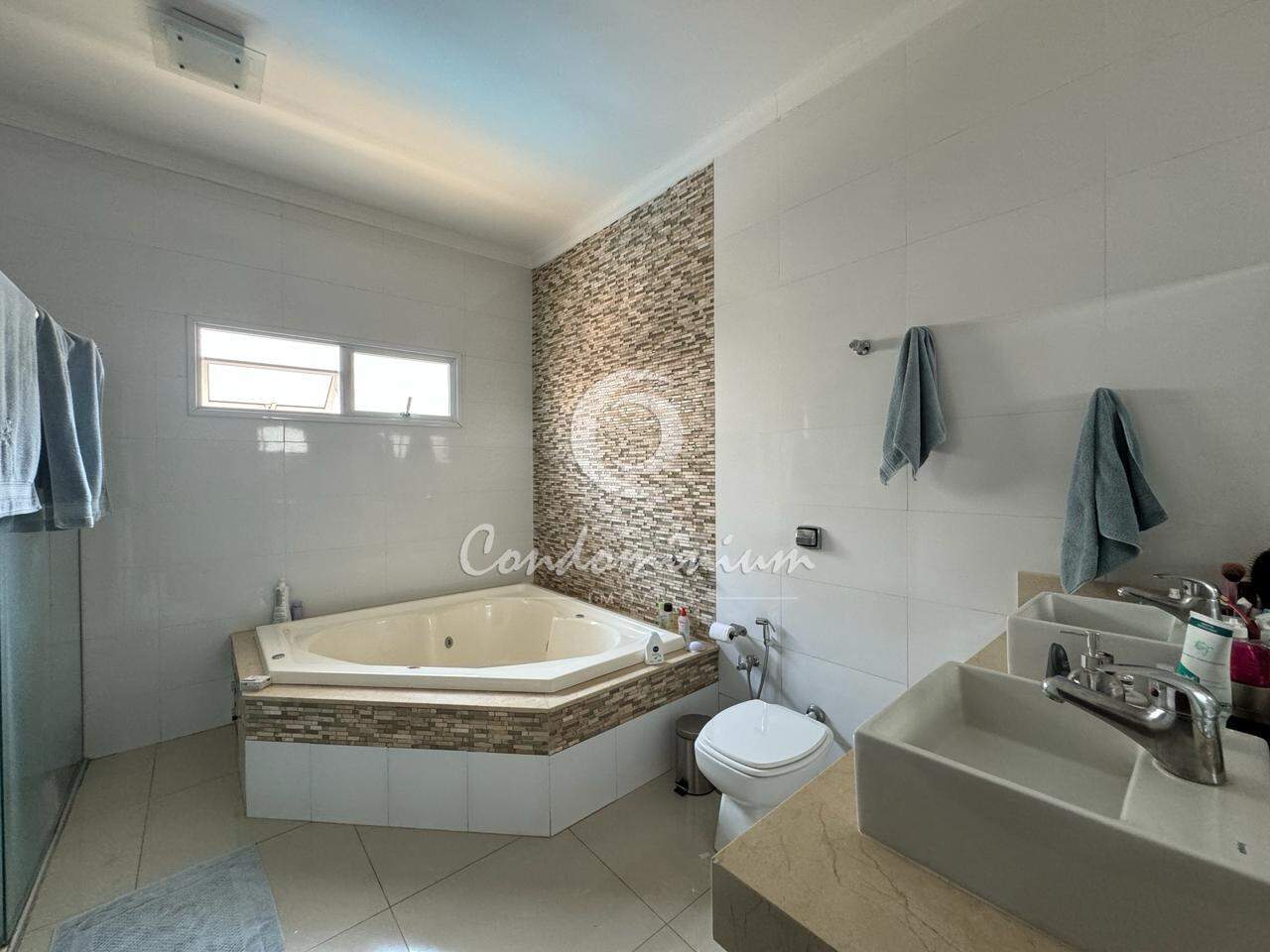 Casa de Condomínio com 3 quartos à venda, 240m² — foto 19 de 28