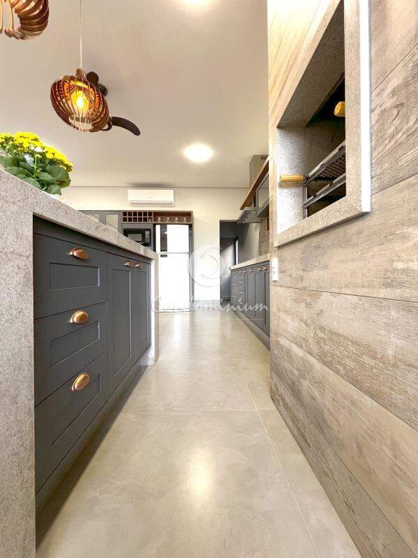 Casa de Condomínio com 3 quartos à venda, 224m² — foto 14 de 41