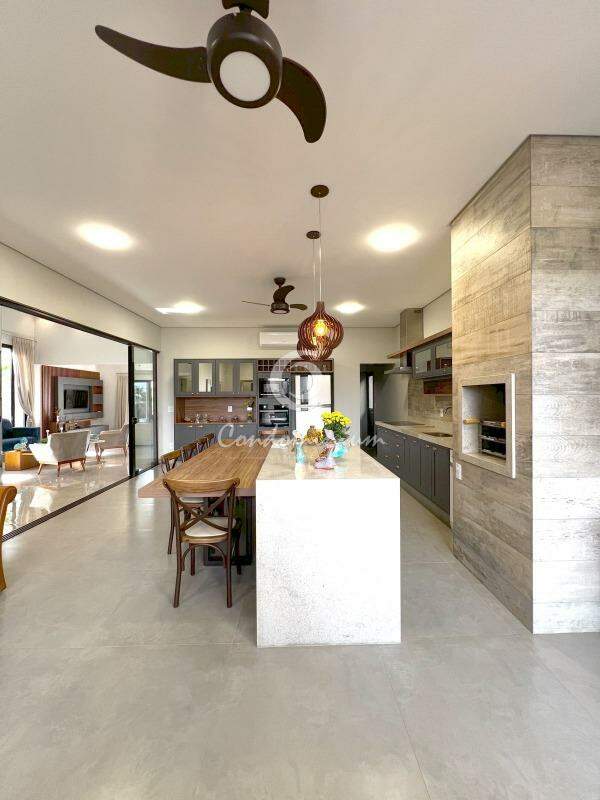 Casa de Condomínio com 3 quartos à venda, 224m² — foto 10 de 41