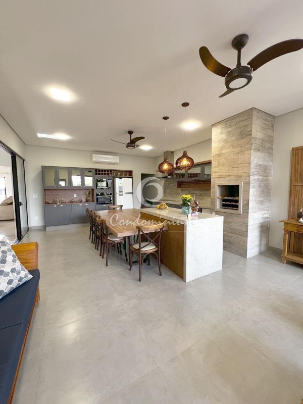 Casa de Condomínio com 3 quartos à venda, 224m² — foto 11 de 41