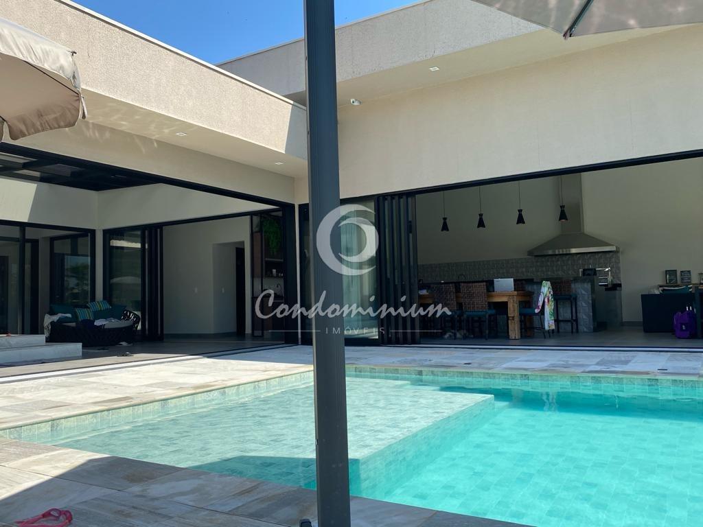 Casa de Condomínio com 4 quartos à venda, 415m² — foto 2 de 38