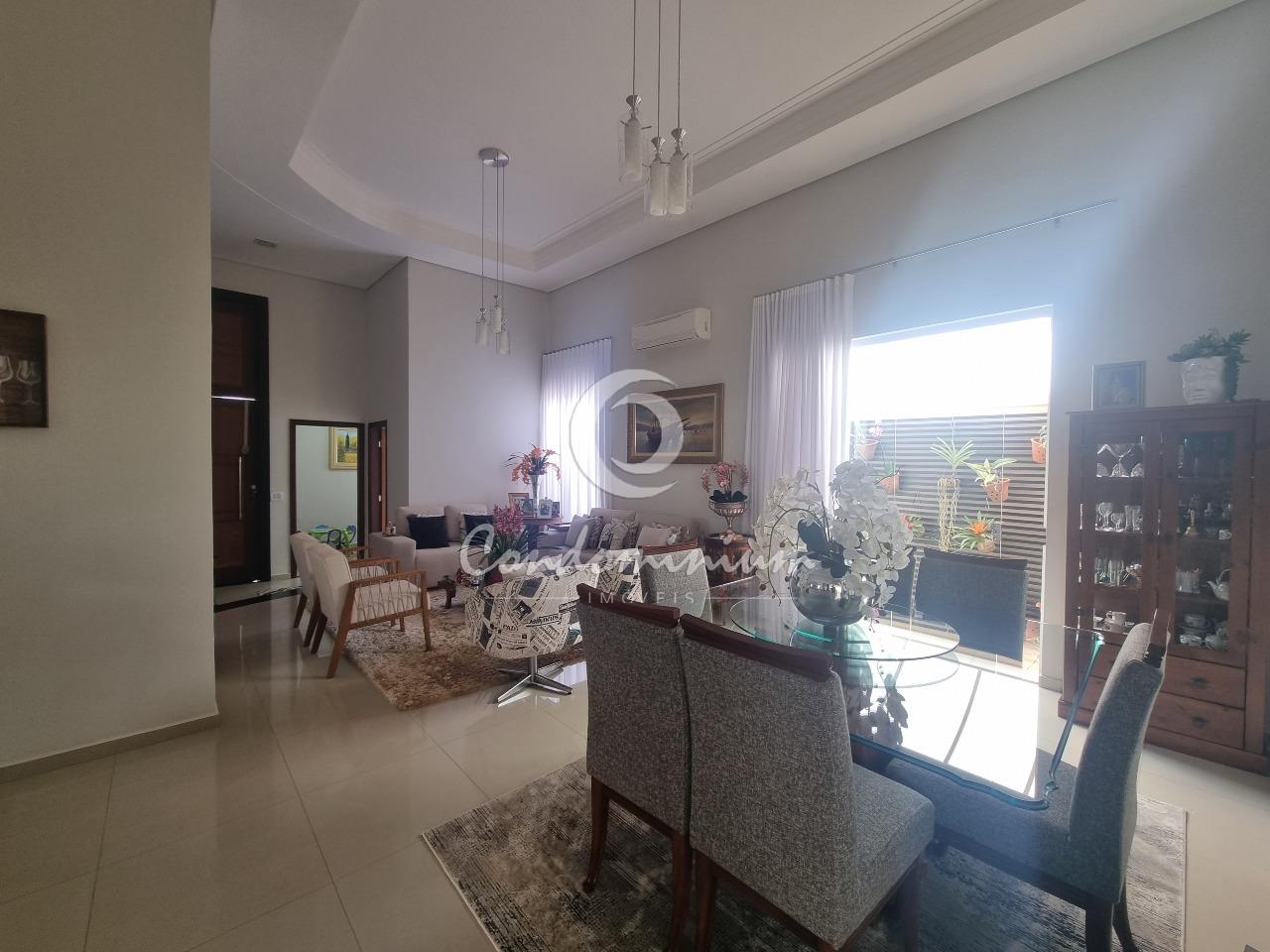 Casa de Condomínio com 3 quartos à venda, 232m² — foto 2 de 33