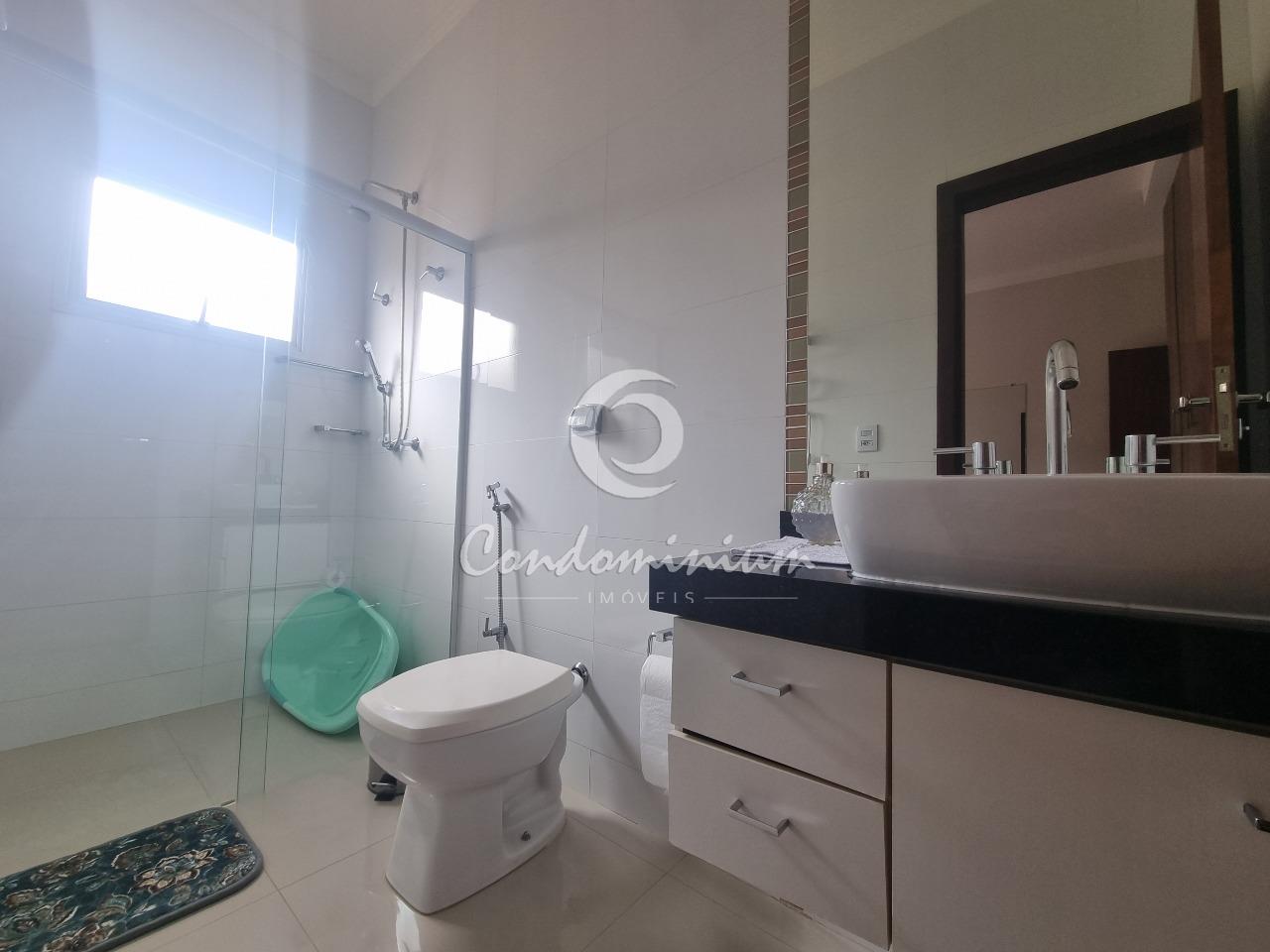 Casa de Condomínio com 3 quartos à venda, 232m² — foto 8 de 33