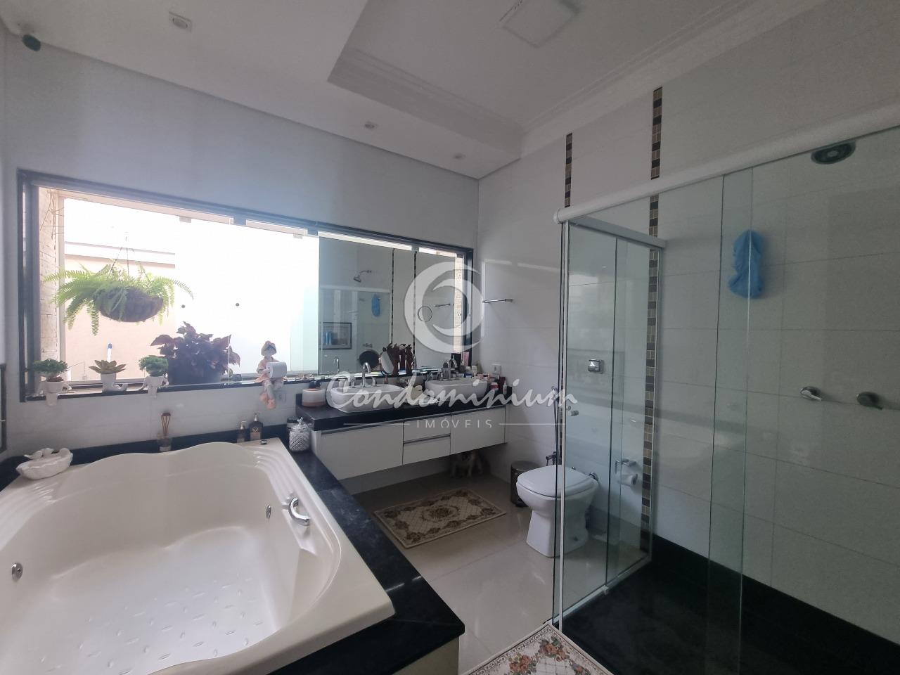 Casa de Condomínio com 3 quartos à venda, 232m² — foto 12 de 33