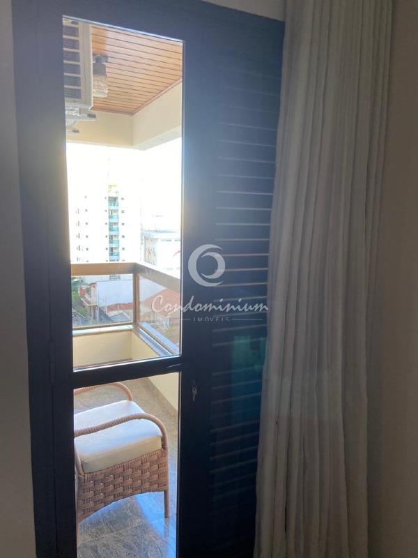 Apartamento com 4 quartos à venda, 240m² — foto 22 de 25