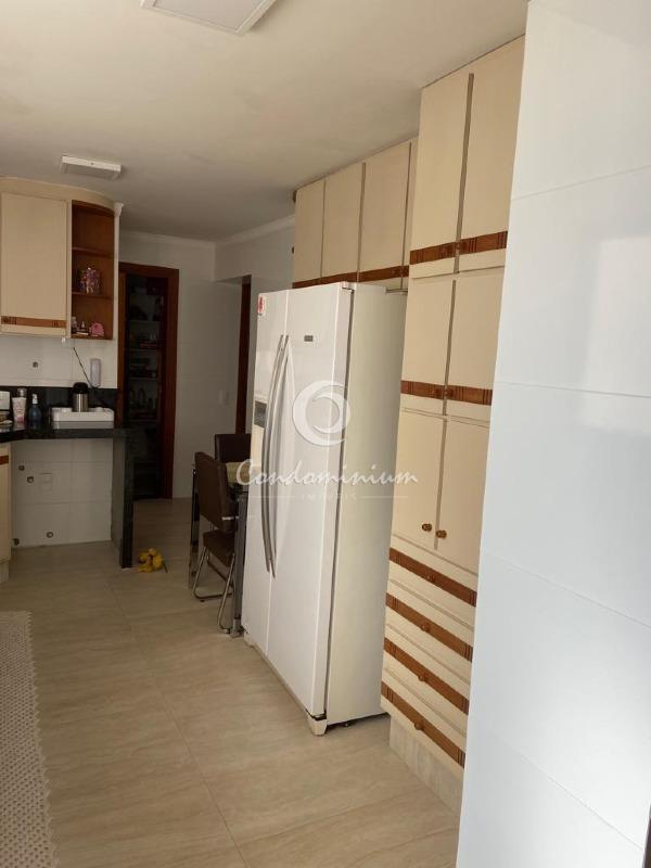 Apartamento com 4 quartos à venda, 240m² — foto 20 de 25