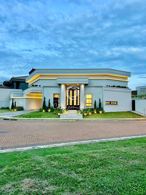 Casa de Condomínio com 4 quartos à venda, 334m² — foto 1 de 42