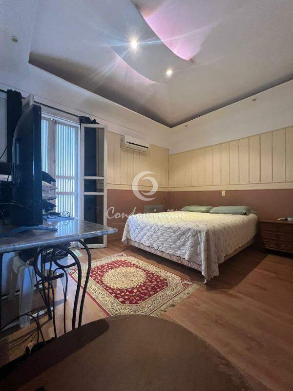 Casa com 7 quartos à venda, 556m² — foto 13 de 29
