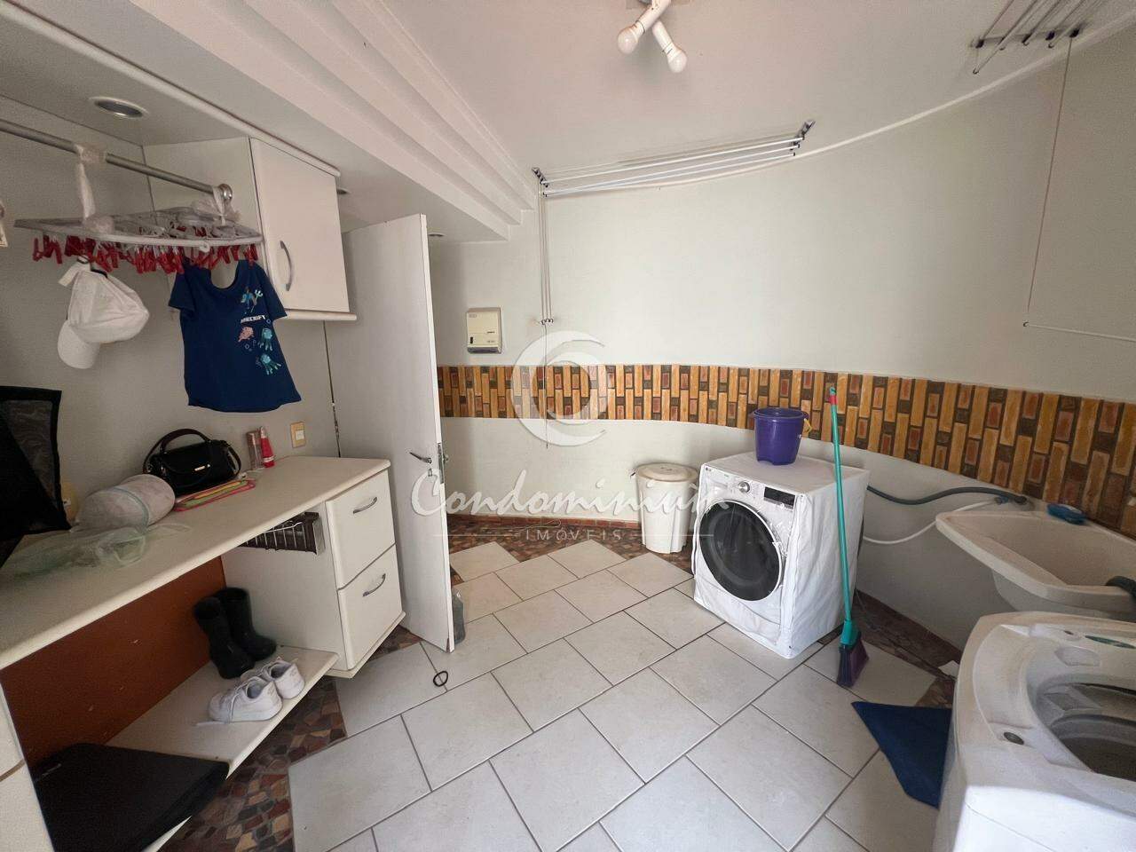 Casa com 7 quartos à venda, 556m² — foto 3 de 29