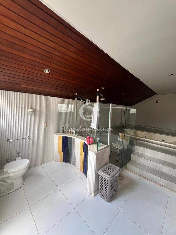 Casa com 7 quartos à venda, 556m² — foto 15 de 29