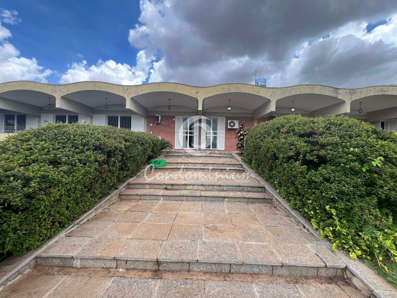 Casa com 7 quartos à venda, 556m² — foto 1 de 29
