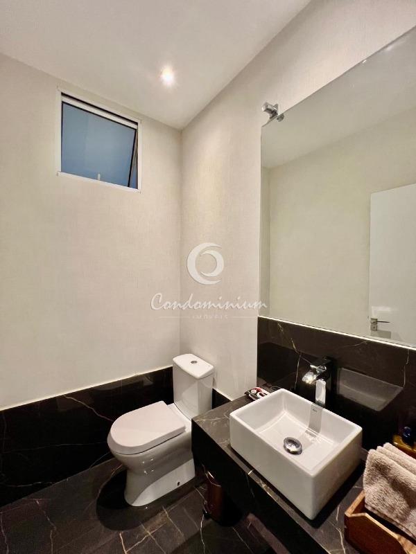 Casa de Condomínio com 3 quartos à venda, 330m² — foto 2 de 24