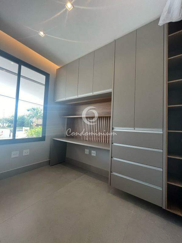 Casa de Condomínio com 3 quartos à venda, 290m² — foto 3 de 30