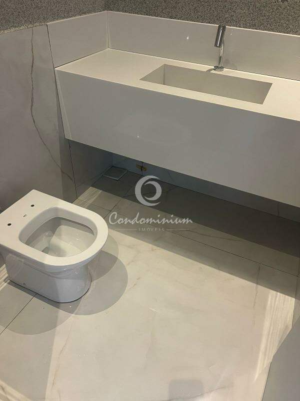 Casa de Condomínio com 3 quartos à venda, 290m² — foto 2 de 30