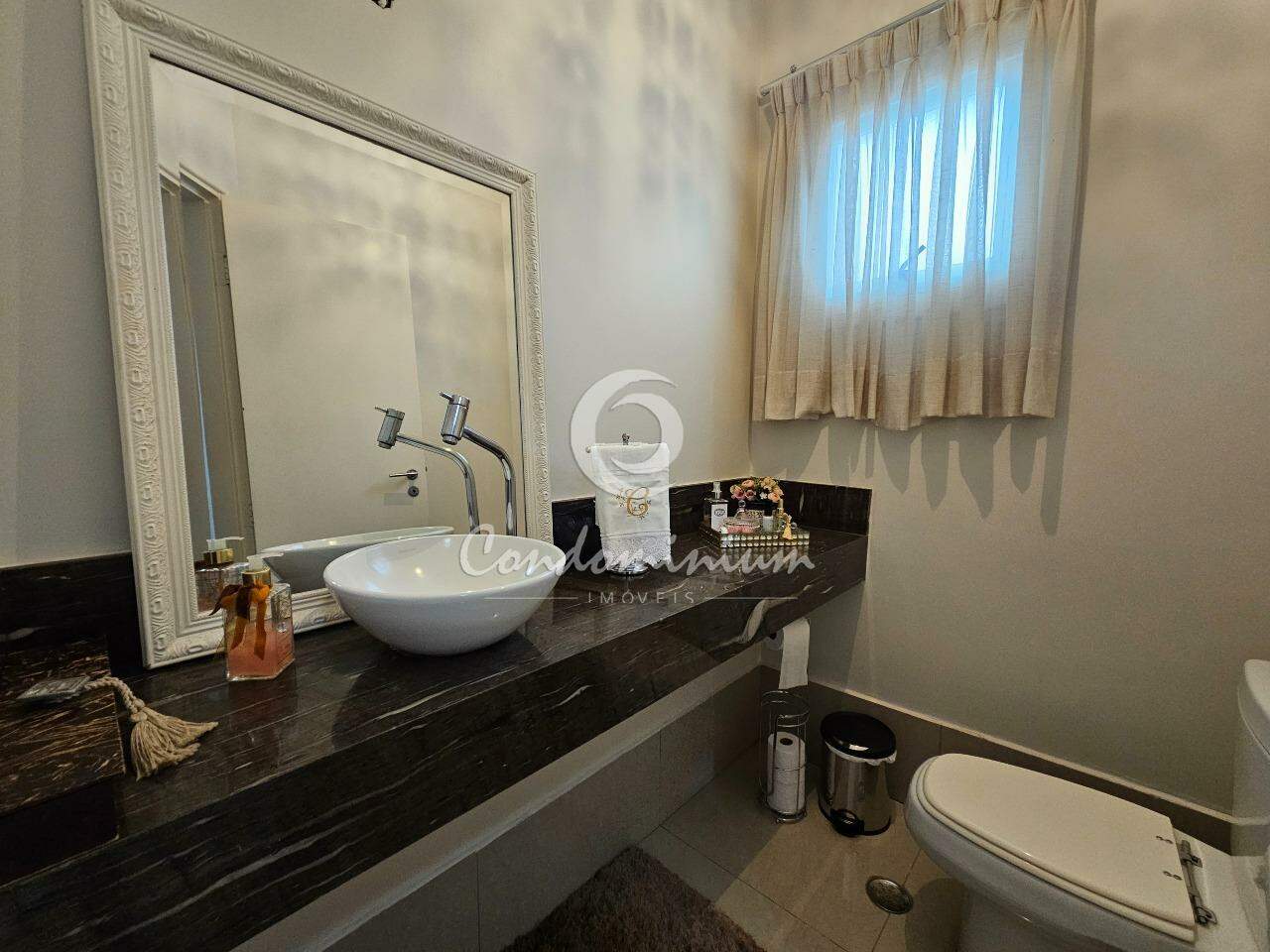 Casa de Condomínio com 4 quartos à venda, 320m² — foto 2 de 35