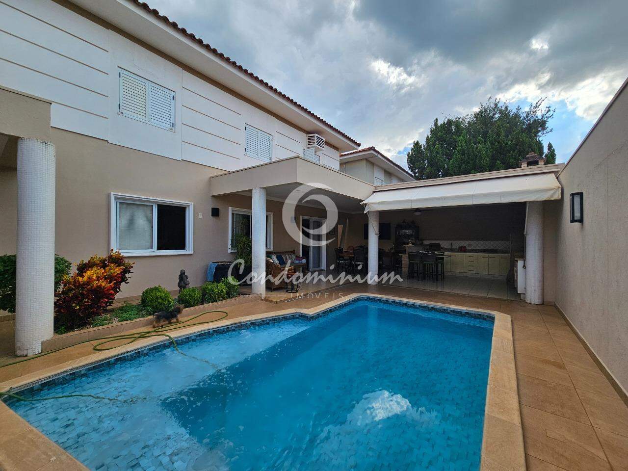 Casa de Condomínio com 4 quartos à venda, 320m² — foto 1 de 35