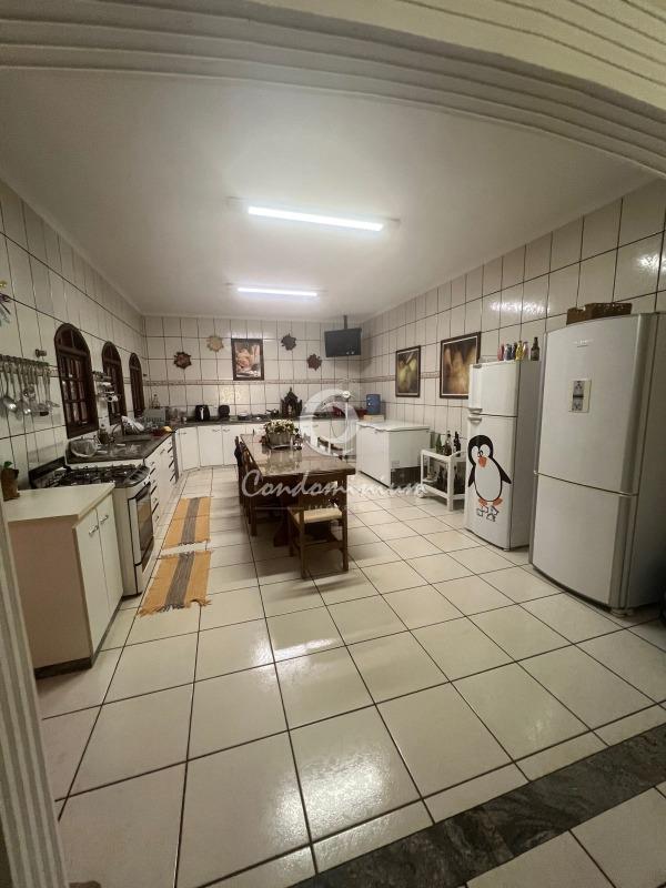 Casa de Condomínio com 3 quartos à venda, 500m² — foto 18 de 27
