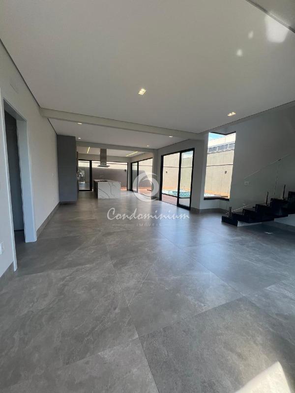 Casa de Condomínio com 3 quartos à venda, 235m² — foto 3 de 24