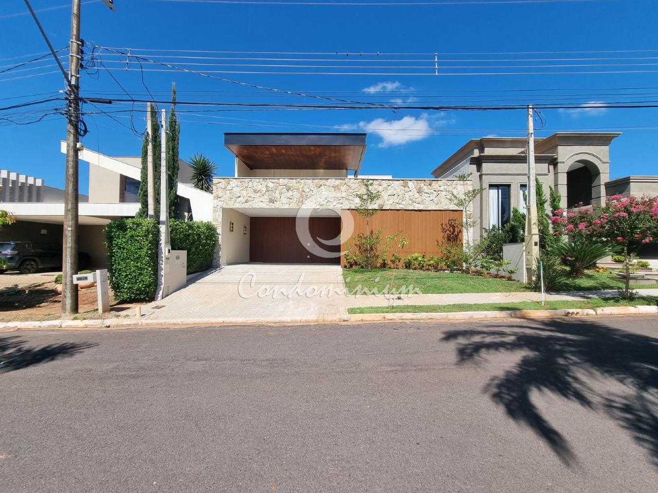 Casa de Condomínio com 3 quartos à venda, 230m² — foto 2 de 33