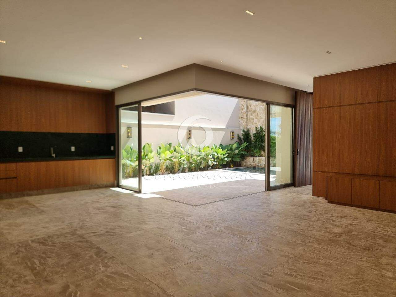 Casa de Condomínio com 3 quartos à venda, 230m² — foto 8 de 33