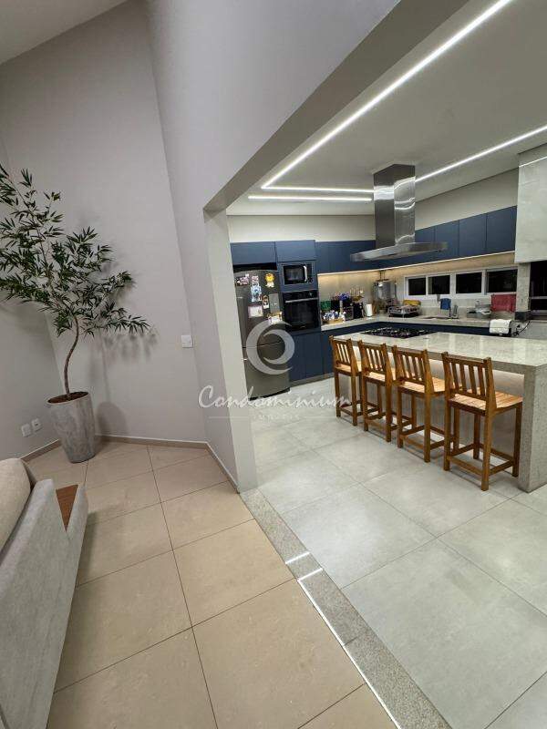 Casa de Condomínio com 3 quartos para aluguel, 158m² — foto 5 de 28