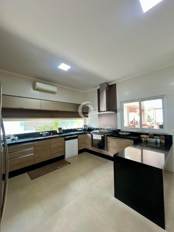 Casa de Condomínio com 3 quartos à venda, 374m² — foto 18 de 52