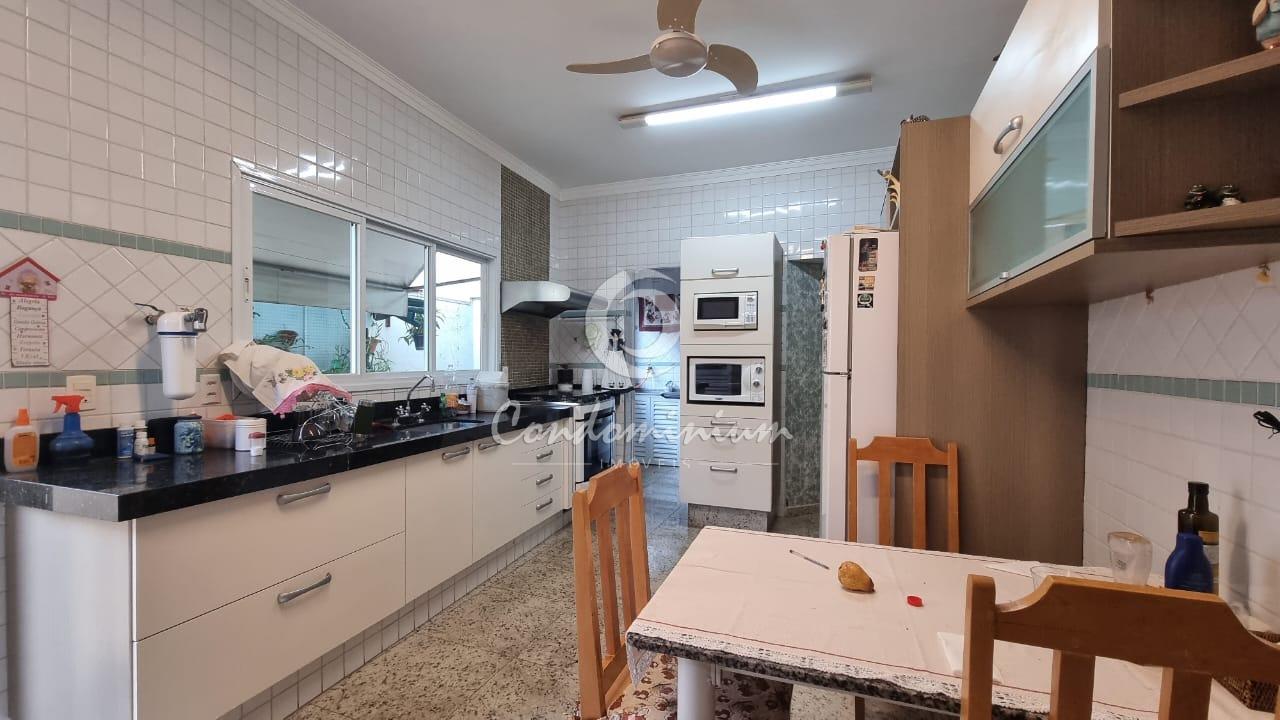 Casa de Condomínio com 3 quartos à venda, 226m² — foto 11 de 27