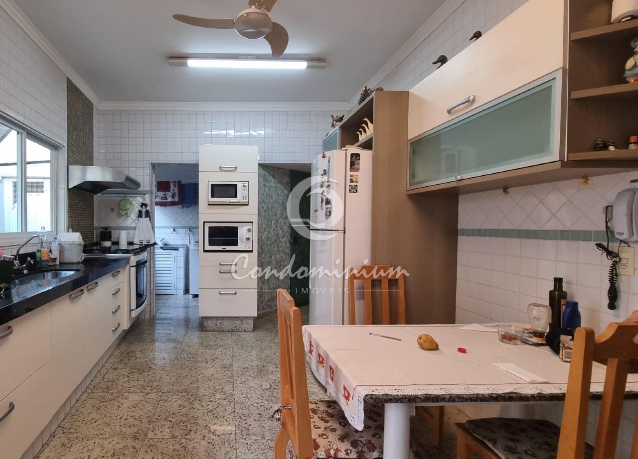 Casa de Condomínio com 3 quartos à venda, 226m² — foto 8 de 27